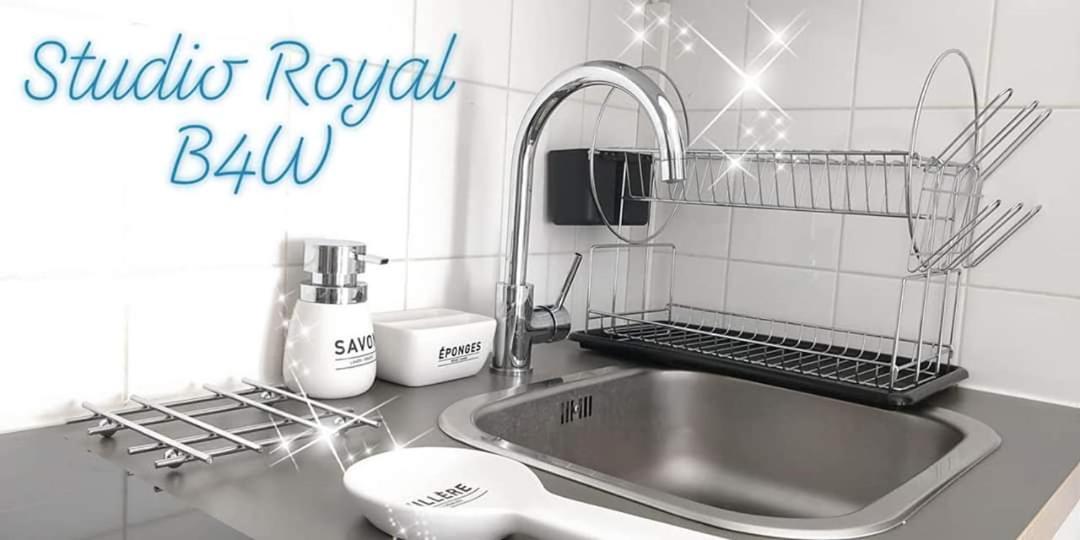 Studio Royal By Beds4Wanderlust - Place Du Marche Avec Parking Prive フォンテーヌブロー 部屋 写真