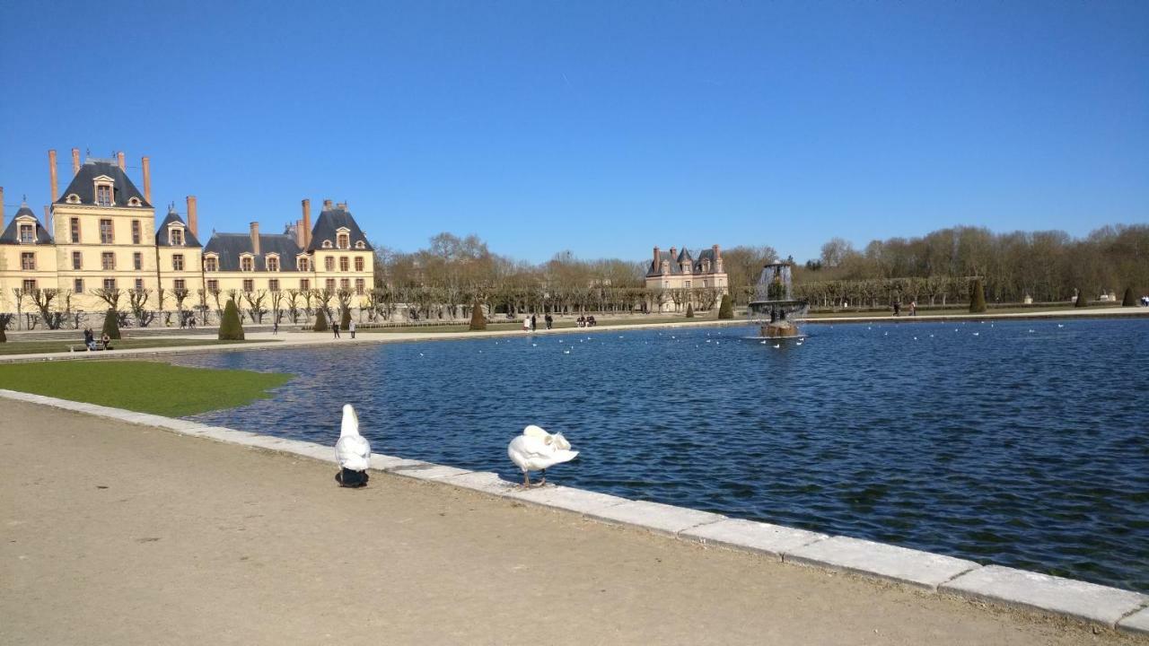 Studio Royal By Beds4Wanderlust - Place Du Marche Avec Parking Prive フォンテーヌブロー エクステリア 写真
