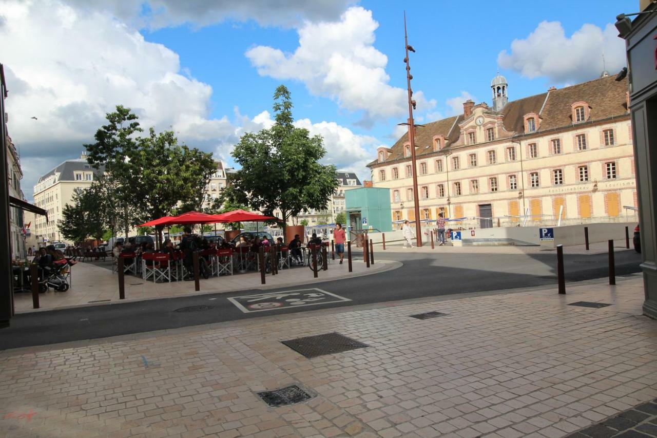 Studio Royal By Beds4Wanderlust - Place Du Marche Avec Parking Prive フォンテーヌブロー エクステリア 写真