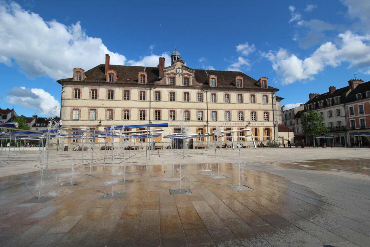 Studio Royal By Beds4Wanderlust - Place Du Marche Avec Parking Prive フォンテーヌブロー エクステリア 写真