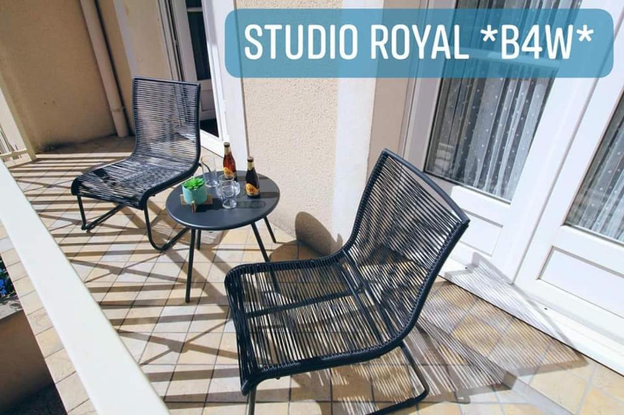 Studio Royal By Beds4Wanderlust - Place Du Marche Avec Parking Prive フォンテーヌブロー エクステリア 写真